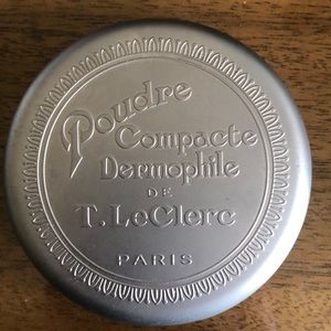 T. LeClerc pressed powder compact
